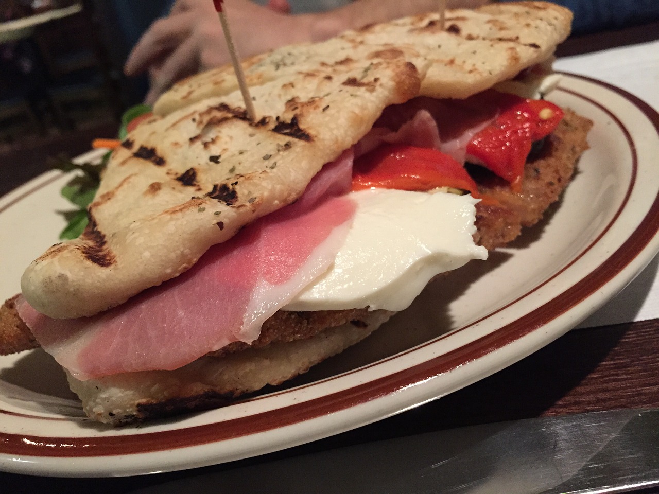 Ein leckeres Panini Sandwich mit Mozzarella